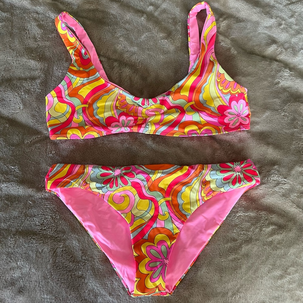 Frankie’s Bikini’s x Hailee Steinfeld set